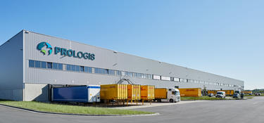 An exterior photo of the building and truck court at Prologis Park Hamm DC1 Germany