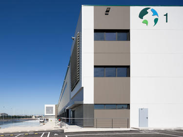An exterior shot of the corner and truck courts at Prologis Valencia DC1