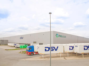 An exterior shot of the building and truck court at Prologis Weilerwist DC1A